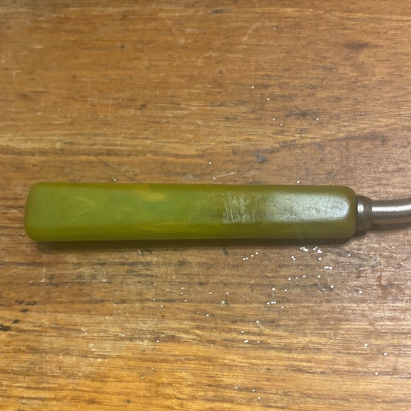 Vintage Schneider green Bakelite handle & silver metal angel food cake slicer - Picture 2 of 7